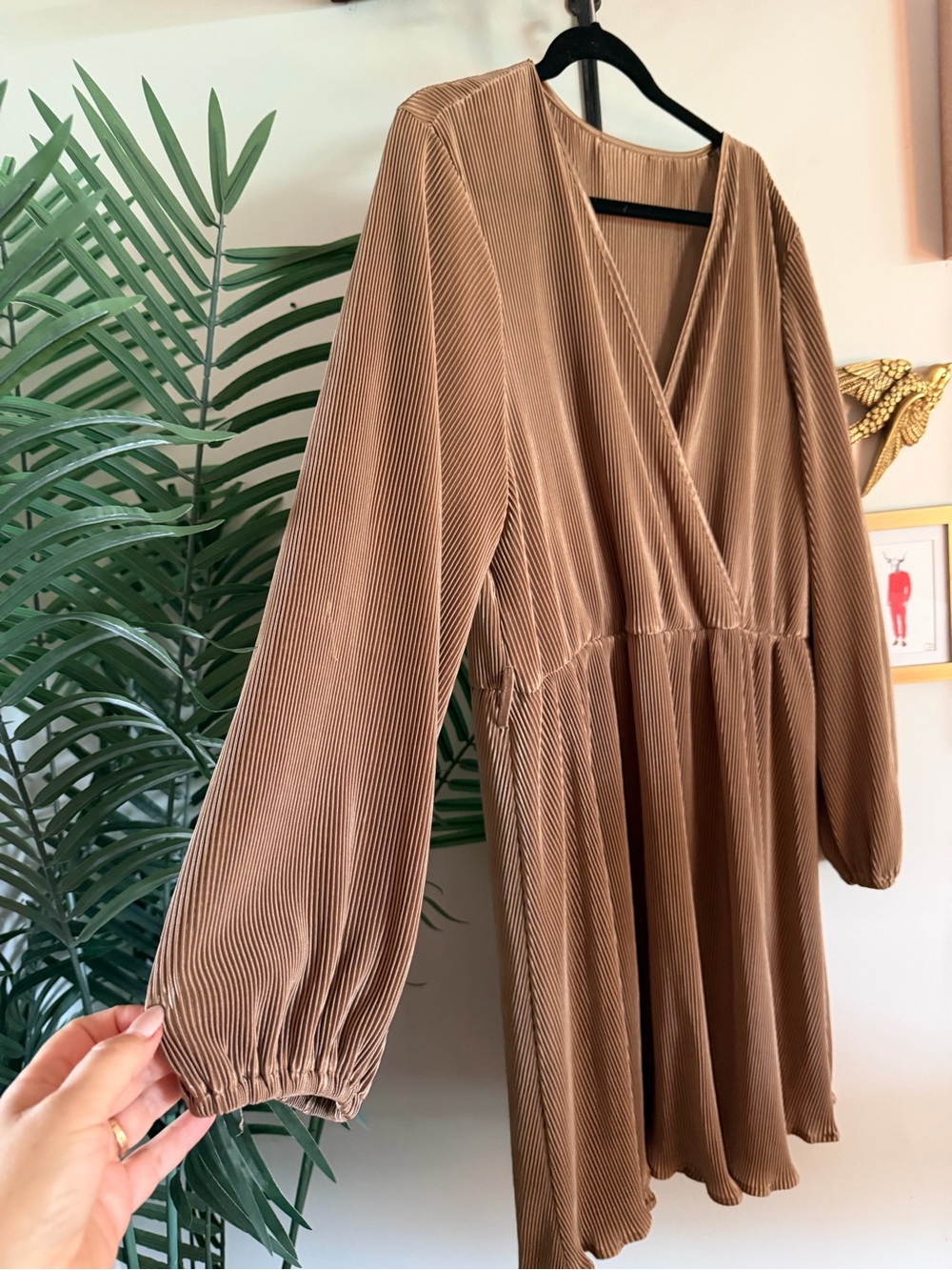 Women’s Plus Size Brown Pleated V-Neck Long Sleeve Dress